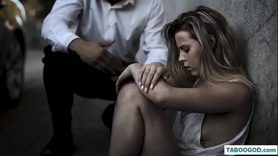 Kinky sögur: heimilislaus unglingsstúlka