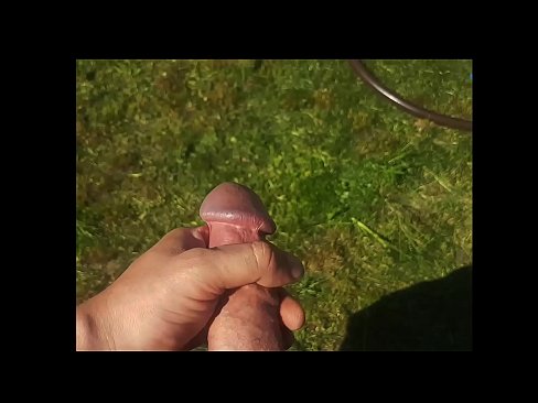 ❤️ Heit týpa lætur bleiku kisuna sína helvíti og kemur með sprautu í sumargarði ❤️❌ Klámmyndband á is.mrpornogratis.ru ☑
