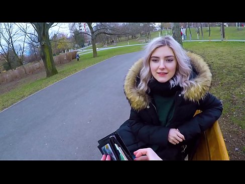 ❤️ Gleypir heitt ásamt ókunnugra fyrir peninga - blástur í garðinum eftir Evu Elfie ❤️❌ Klámmyndband á is.mrpornogratis.ru ☑